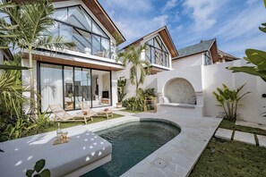 Hồ bơi ngoài trời 