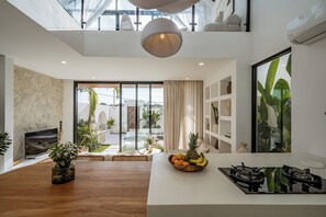 Biệt thự Deluxe, quang cảnh hồ bơi | Bếp riêng | Tủ lạnh, lò vi sóng, bếp nấu, dụng cụ pha cà phê/trà 