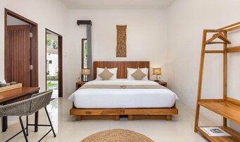 Deluxe Bungalow, 1 King Bed | In-room safe, blackout drapes, free WiFi, bed sheets