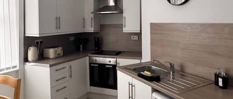 Refrigerador, microondas, horno, placa de cocina