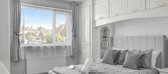 Cozy Riverside Retreat in Snodland