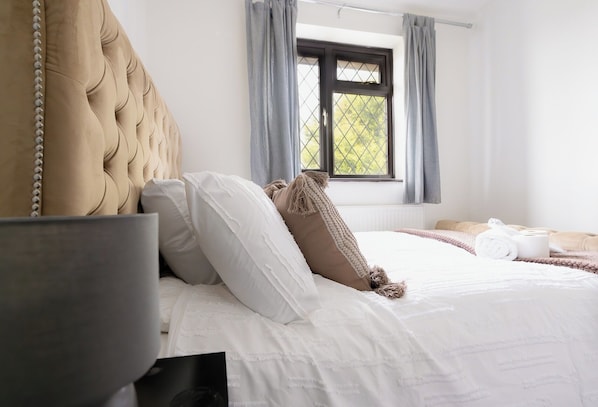 3 bedrooms, iron/ironing board, WiFi, bed sheets