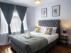 6 bedrooms, iron/ironing board, WiFi, bed sheets