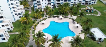 Luxury Beachfront Getaway in Playa Blanca with Pool and Beach Vibes, Rio Hato.