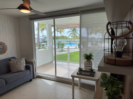 Smart TV. Luxury Beachfront Getaway in Playa Blanca with Pool and Beach Vibes, Rio Hato.