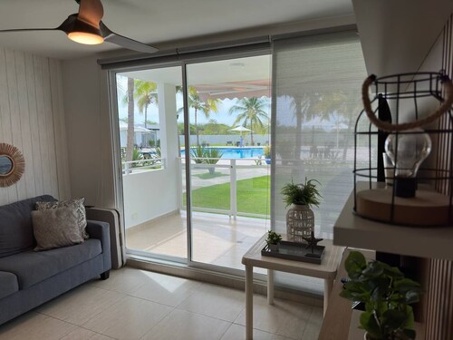 Luxury Beachfront Getaway in Playa Blanca with Pool and Beach Vibes, Rio Hato.
