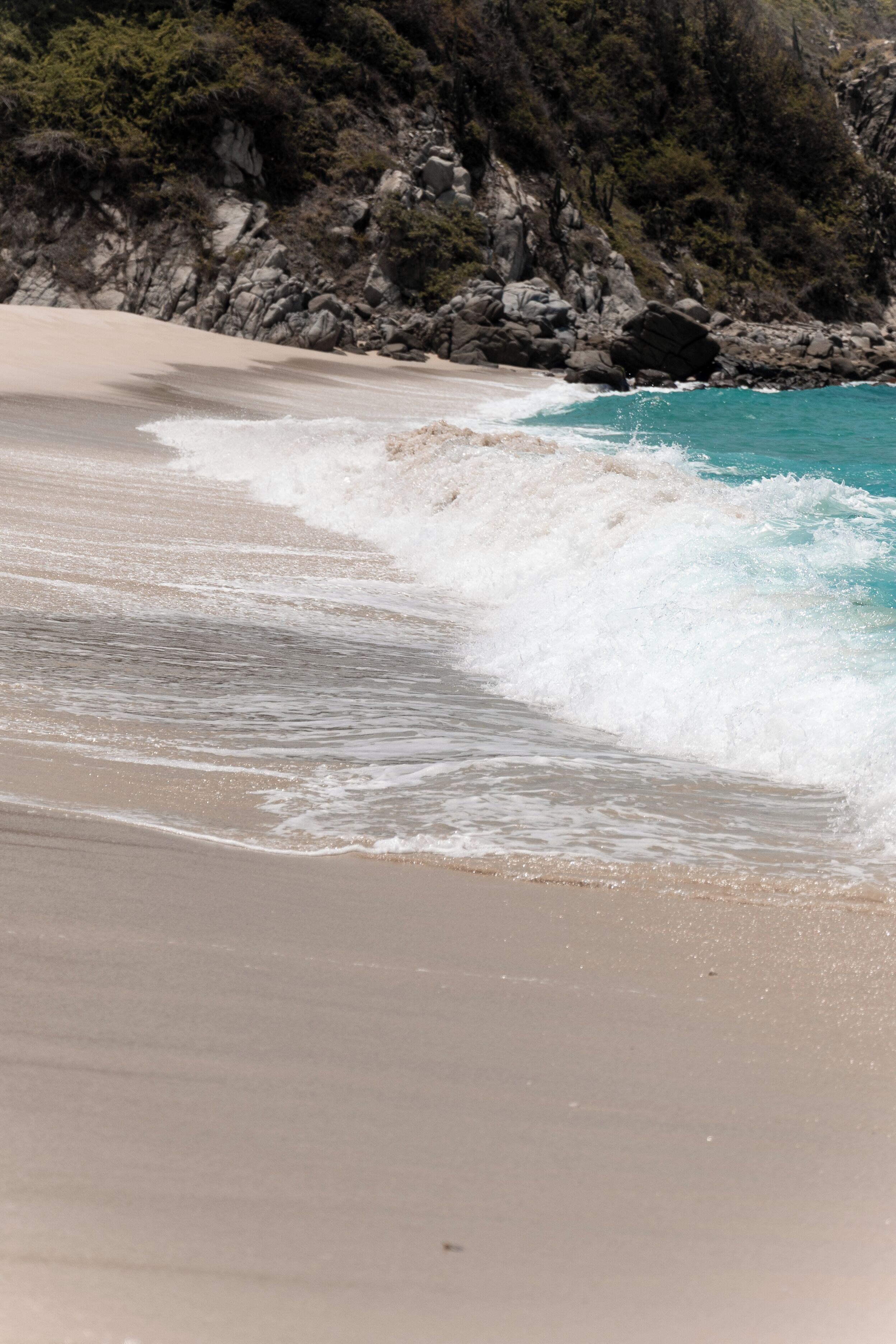 Beach nearby, white sand, sun loungers, beach umbrellas