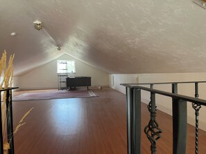 Interior - Spacious 2-bedroom house with AC, with great views between Whitefish & Kalispell (Kalispell)