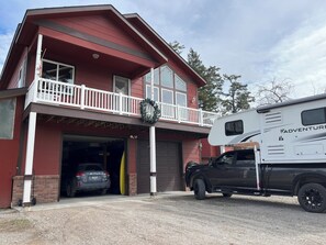 Exterior - Spacious 2-bedroom house with AC, with great views between Whitefish & Kalispell (Kalispell)