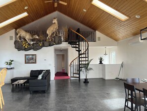 Interior - Spacious 2-bedroom house with AC, with great views between Whitefish & Kalispell (Kalispell)