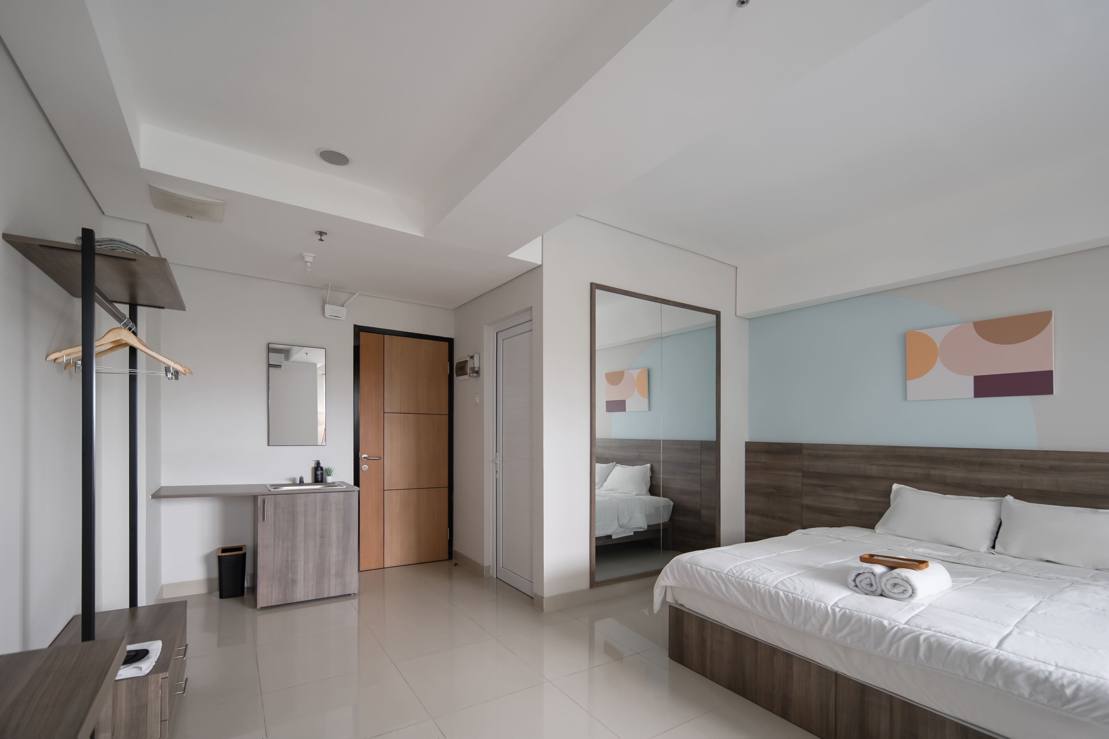 Desk, laptop workspace, WiFi (free), bed sheets