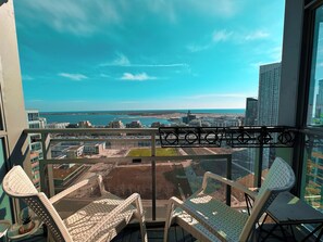 Property grounds - Deluxe Suites Near CN Tower Rogers Centre Ripley's & Lake views & Free Parking (Toronto)