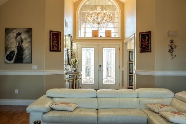 Interior - ✨️ Spacious Lakeview Retreat in Scenic Wine Country ✨️ (Carrying Place)