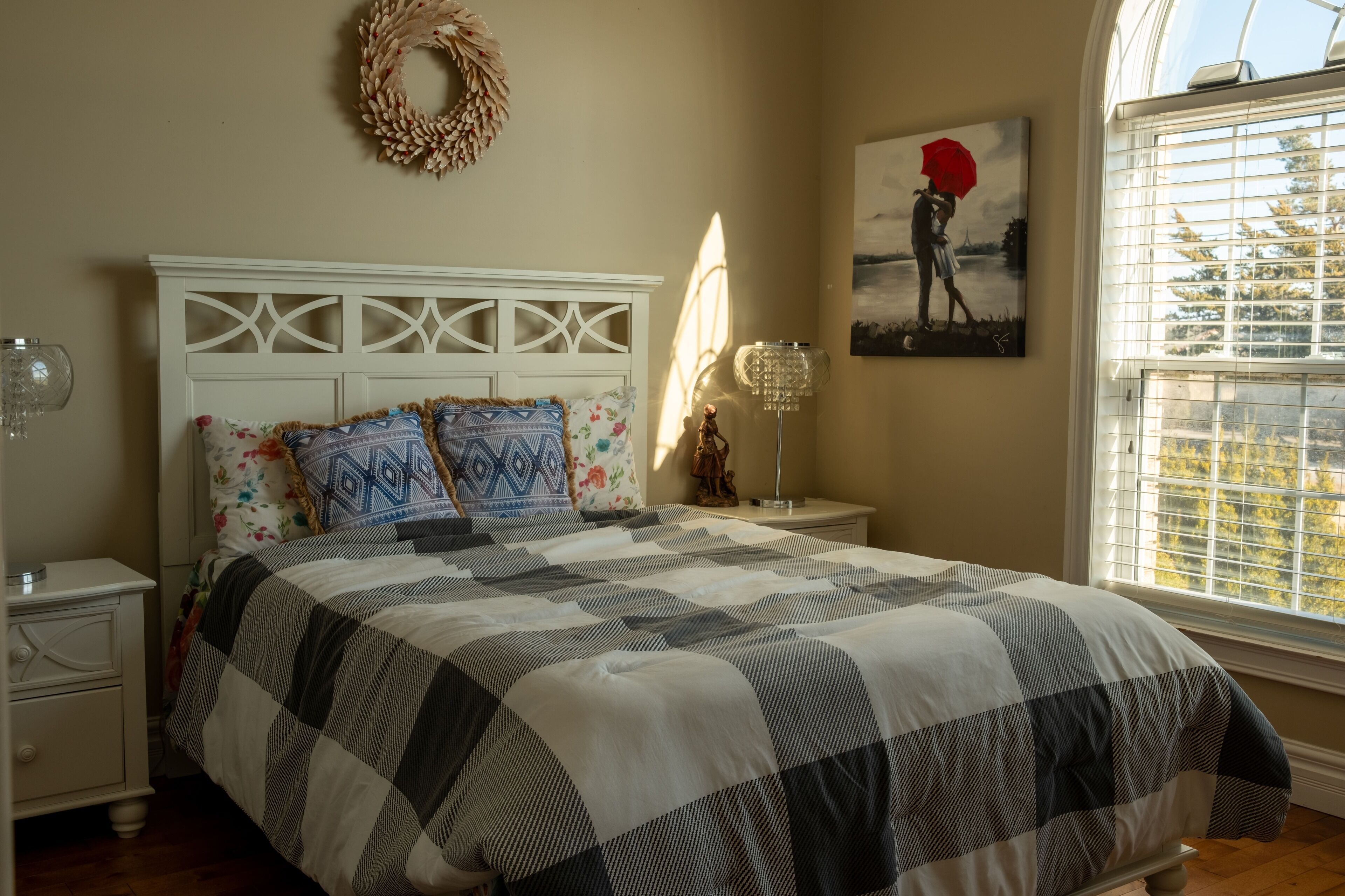 7 habitaciones, tabla de planchar con plancha, wifi y ropa de cama 