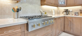 Luxurious! Centrally located entire Home, Office & Wi-Fi