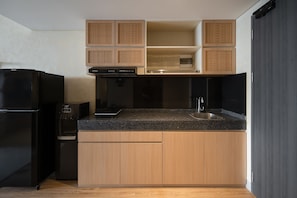 Deluxe Studio, Balcony | Private kitchen