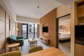 Appartamento, 1 letto queen, balcone | Una scrivania, Wi-Fi gratuito, lenzuola