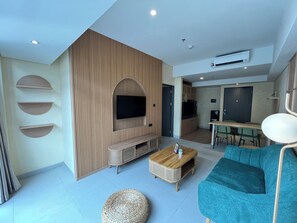 Apartment, 1 Queen Bed, Balcony | Living area