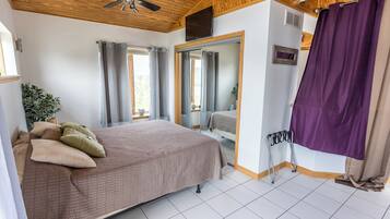 2 camere, una scrivania, ferro/asse da stiro, Wi-Fi gratuito