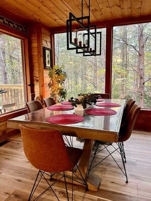 Dining - Endless Views Cabin, Tucked away In the Woods (Sautee Nacoochee)