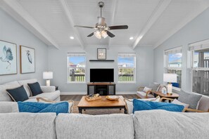 Smart TV, books, stereo