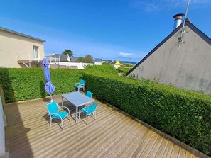 Outdoor dining - Ty Gazel - Charming house 200m from the beach (Saint-Pabu)