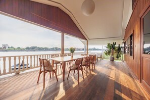 Outdoor dining - Private Villa (Tambon Ko Kret)