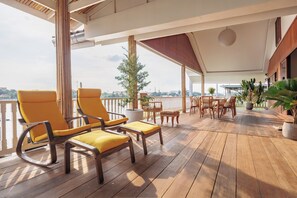 Outdoor dining - Private Villa (Tambon Ko Kret)