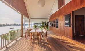Outdoor dining - Private Villa (Tambon Ko Kret)