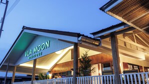 A boutique hotel with a prominent sign reading "VLA MOON BOUTIQUE." - Private Villa (Tambon Ko Kret)