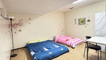 4 bedrooms, iron/ironing board, WiFi, bed sheets