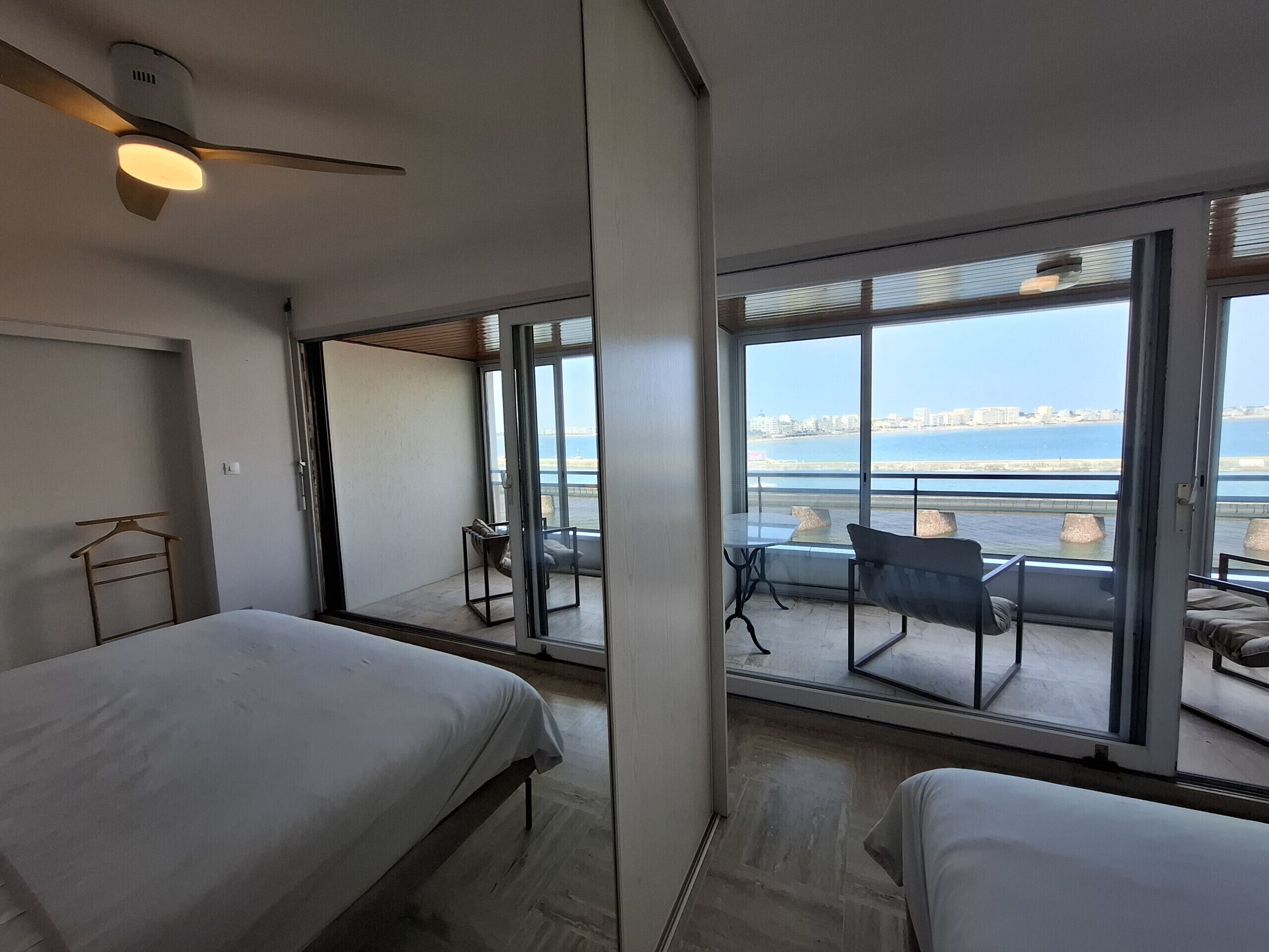 免费 WiFi、床单