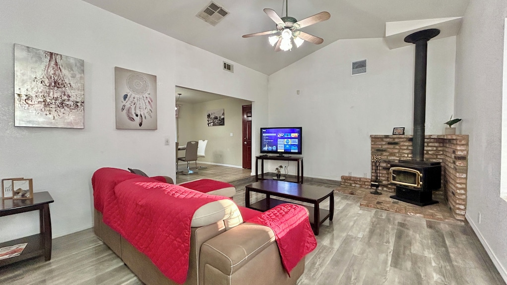Long Term 4 Bed 2 Bath Rental - 棕櫚谷