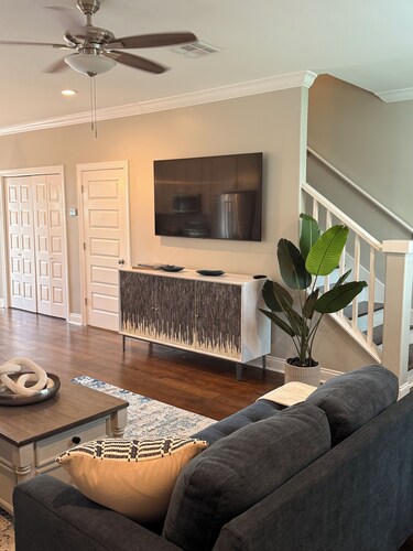 “The Blue Lagoon” a 3-bedroom townhome in charming Lake Charles with AC, WiFi