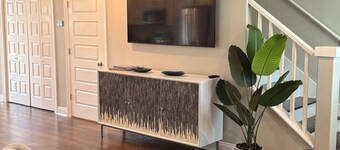 “The Blue Lagoon” a 3-bedroom townhome in charming Lake Charles with AC, WiFi