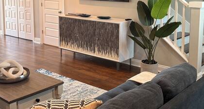 “The Blue Lagoon” a 3-bedroom townhome in charming Lake Charles with AC, WiFi