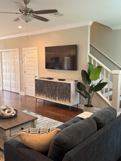 “The Blue Lagoon” a 3-bedroom townhome in charming Lake Charles with AC, WiFi