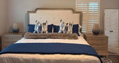 “The Blue Lagoon” a 3-bedroom townhome in charming Lake Charles with AC, WiFi