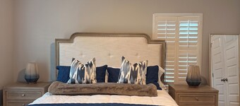 “The Blue Lagoon” a 3-bedroom townhome in charming Lake Charles with AC, WiFi