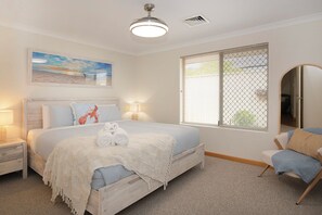 3 bedrooms, iron/ironing board, WiFi, bed sheets - Town Central Entertainers Delight (Busselton)
