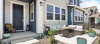 Near Eagle Island | Pool | King Bed | Parking | Smart TV