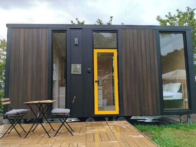 Mountain Sunshine Village 2 by Tiny Away (Rgyax Wagi 山曦小屋 2)