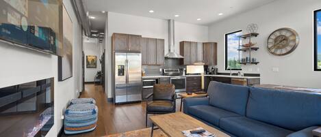 Televisie en een open haard