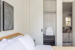 2 chambres, fer et planche à repasser, Wi-Fi, draps fournis