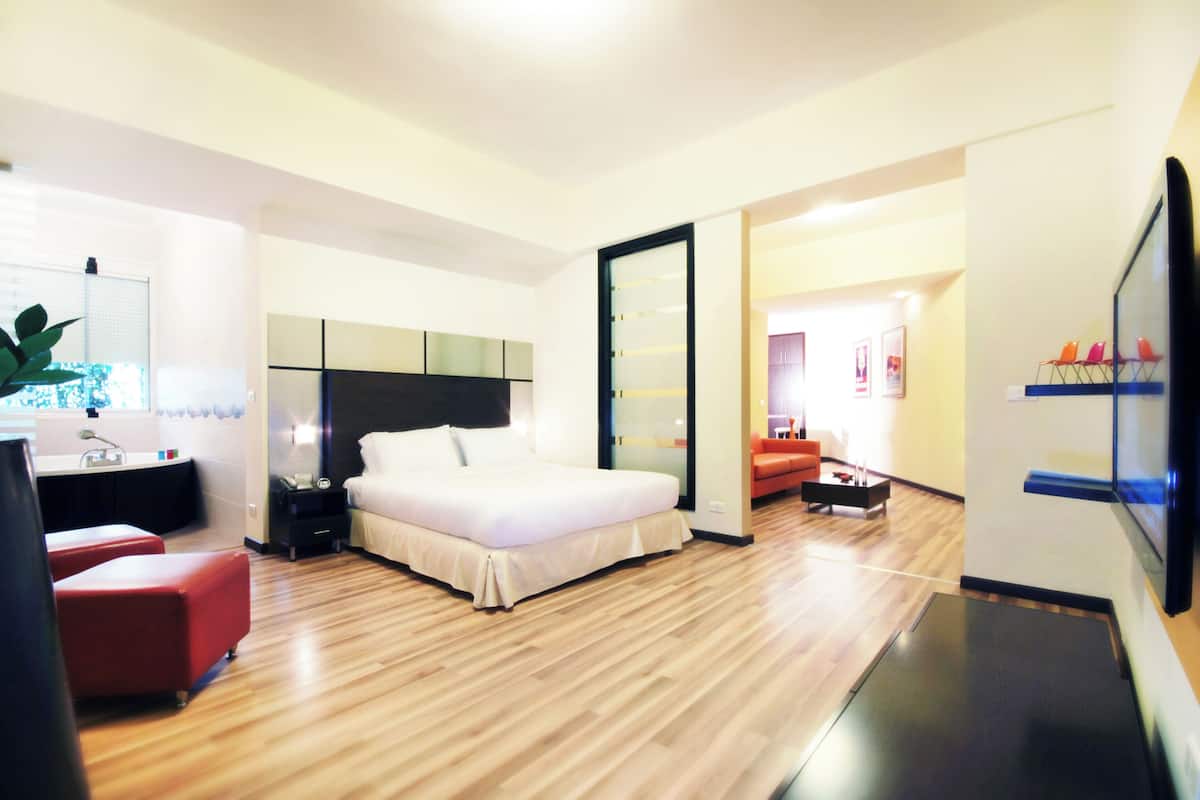 Executive Suite, City View