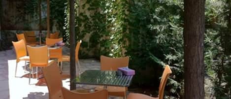 Daily continental breakfast (USD 10 per person)