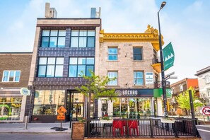 Exterior - Le Plateau Couple's Suite near Cafés & Restaurants (Montréal)