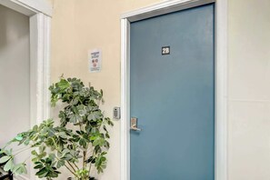 Interior - Le Plateau Couple's Suite near Cafés & Restaurants (Montréal)