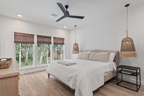 5 bedrooms, iron/ironing board, free WiFi, bed sheets