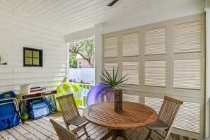 Dining - Seagrove - Beach Digs🌴 Old Seagrove Escape – Private Pool, Hot Tub & 5 Bikes Included! (Santa rosa beach)